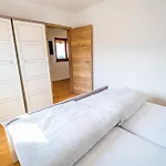 Serene Hollow With Mountain View - Two Bedroom With Mountain View Holiday home *