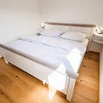 Serene Hollow With Mountain View - Two Bedroom With Mountain View Holiday home *