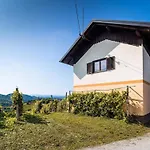 Serene Hollow With Mountain View - Two Bedroom With Mountain View Holiday home