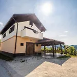 Holiday home Serene Hollow With Mountain View - Two Bedroom With Mountain View *