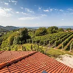 Serene Hollow With Mountain View - Two Bedroom With Mountain View Holiday home *