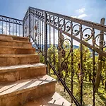 Serene Hollow With Mountain View - Two Bedroom With Mountain View