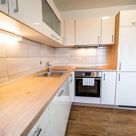 Serene Hollow With Mountain View - Two Bedroom With Mountain View *