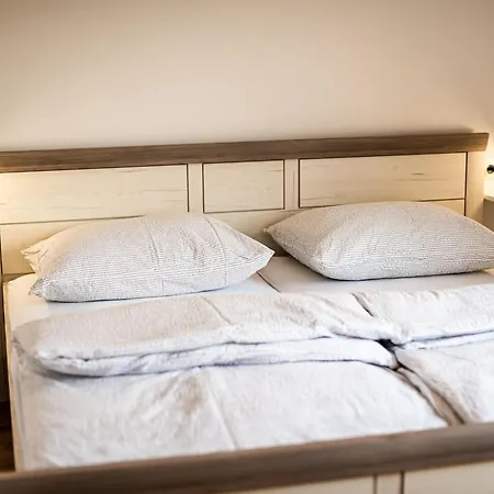 Serene Hollow With Mountain View - Two Bedroom With Mountain View Cerklje ob Krki