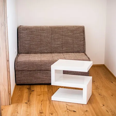Serene Hollow With Mountain View - Two Bedroom With Mountain View بيت للعطل Cerklje ob Krki