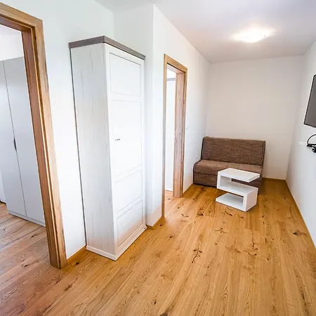 بيت للعطل Serene Hollow With Mountain View - Two Bedroom With Mountain View Cerklje ob Krki
