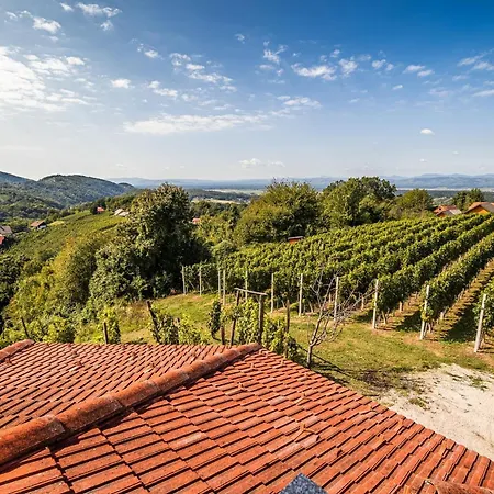 Serene Hollow With Mountain View - Two Bedroom With Mountain View بيت للعطل *