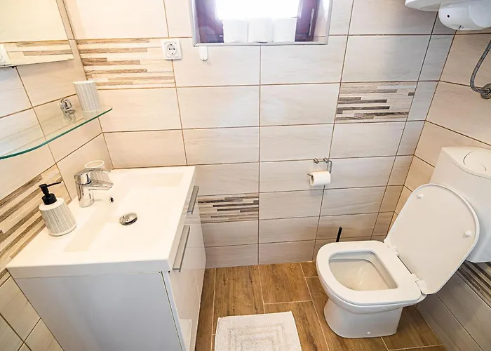 Serene Hollow With Mountain View - Two Bedroom With Mountain View