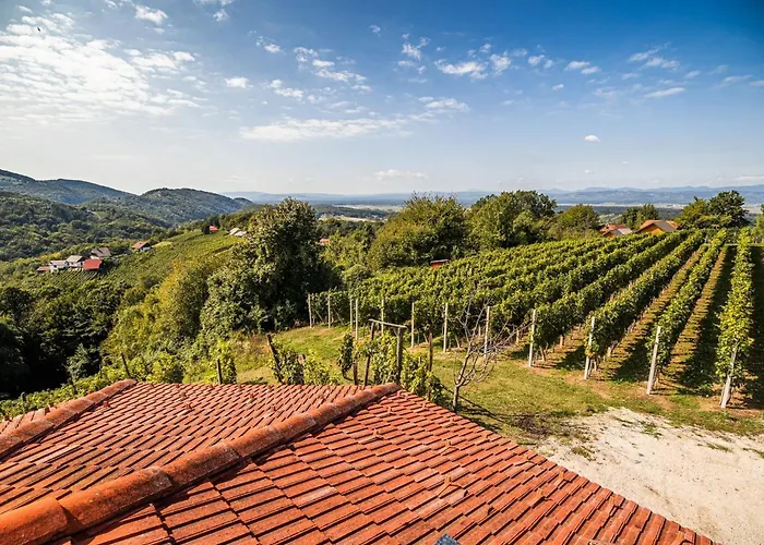 Serene Hollow With Mountain View - Two Bedroom With Mountain View بيت للعطل *